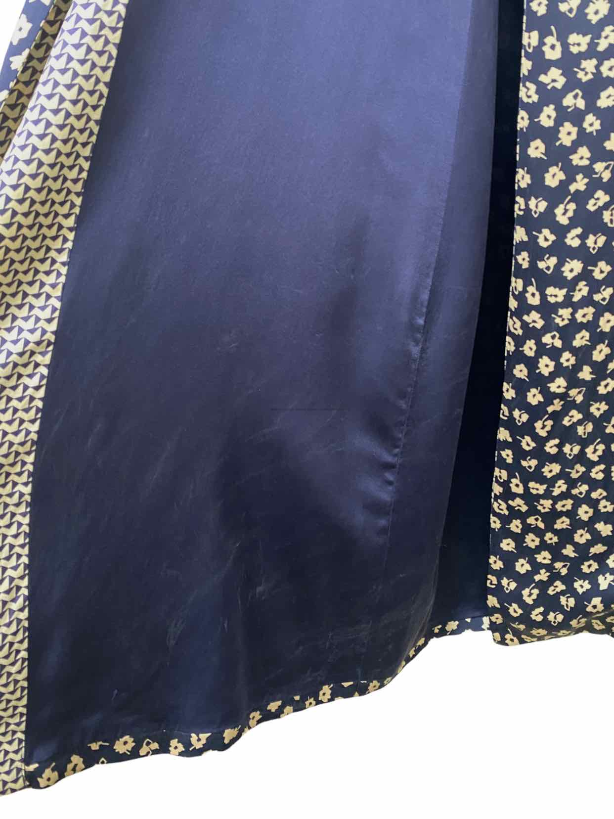 OLIVIA VON HALLE Navy Blue & Beige Size Small Robe