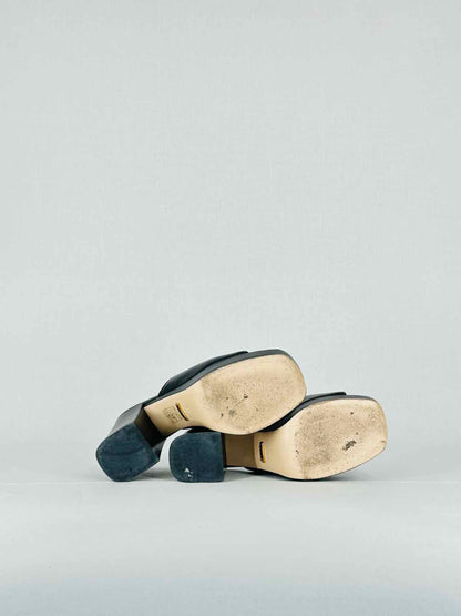 GUCCI Black Size EU 36 Mules