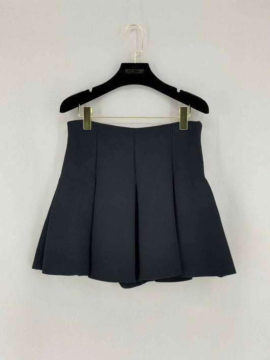CHRISTIAN DIOR Black Pleated Size US 6 Shorts