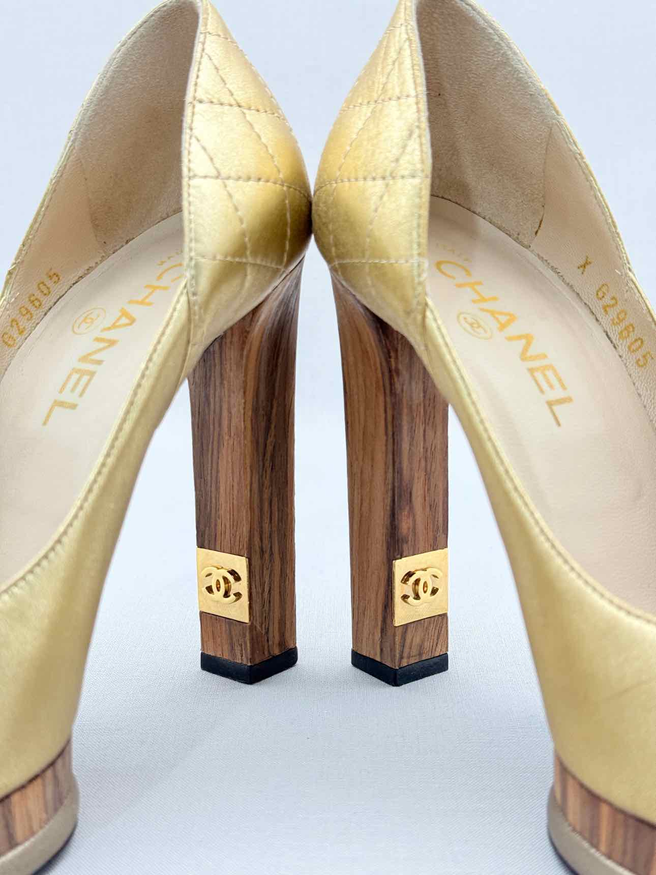CHANEL Vintage Metallic Gold w/ Bronze Size EU 38 Pumps