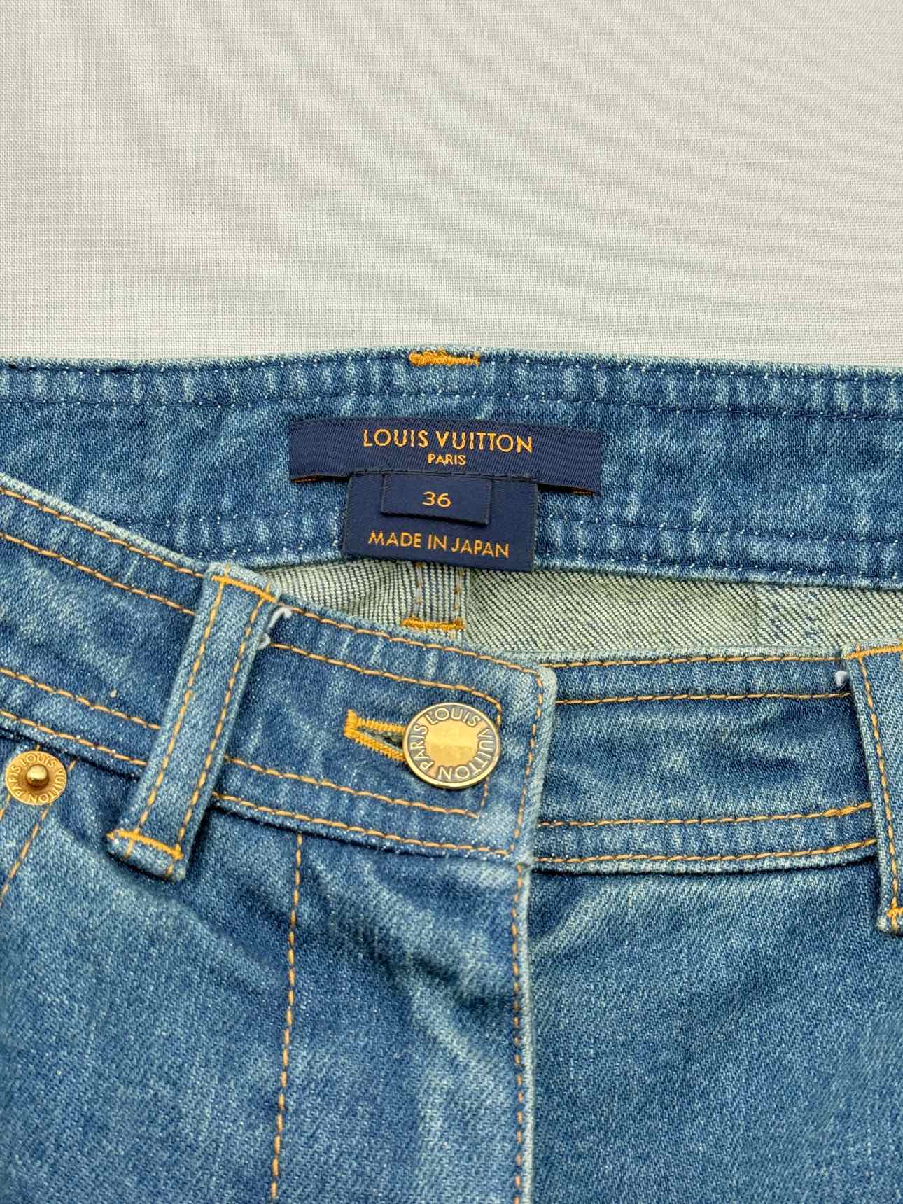 LOUIS VUITTON Blue Size 26 Jeans
