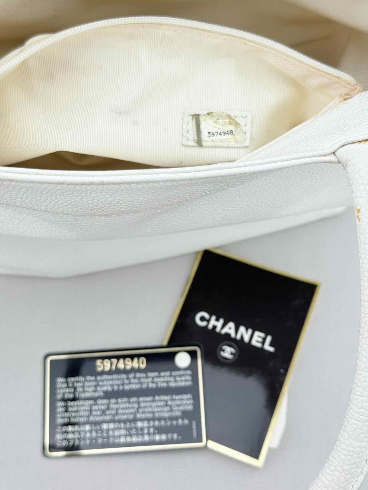 CHANEL White Shoulder Bag