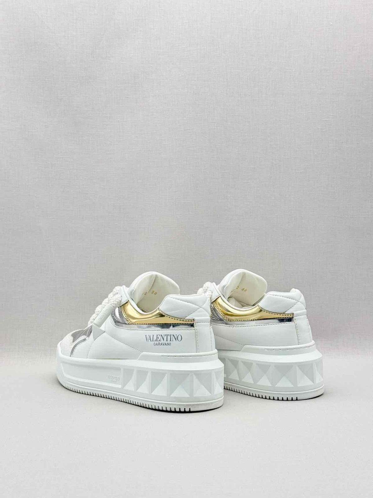 VALENTINO GARAVANI White Size EU 38 Sneakers