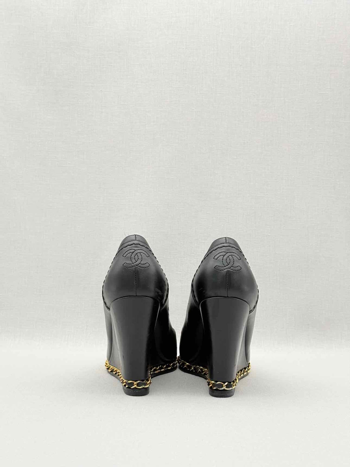 CHANEL Black Size EU 37 Wedges