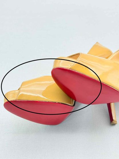 CHRISTIAN LOUBOUTIN Beige Size EU 40 Pumps