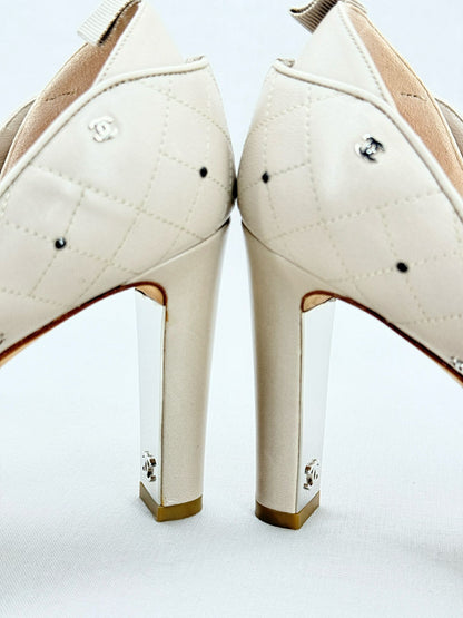 CHANEL CC Charms Off-white w/ Black Size EU 39 Pumps