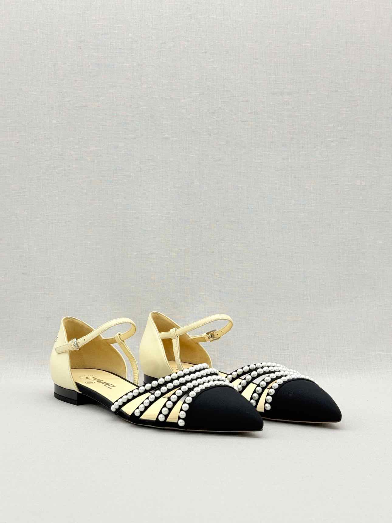CHANEL Cream & Black Size EU 40.5 Flats