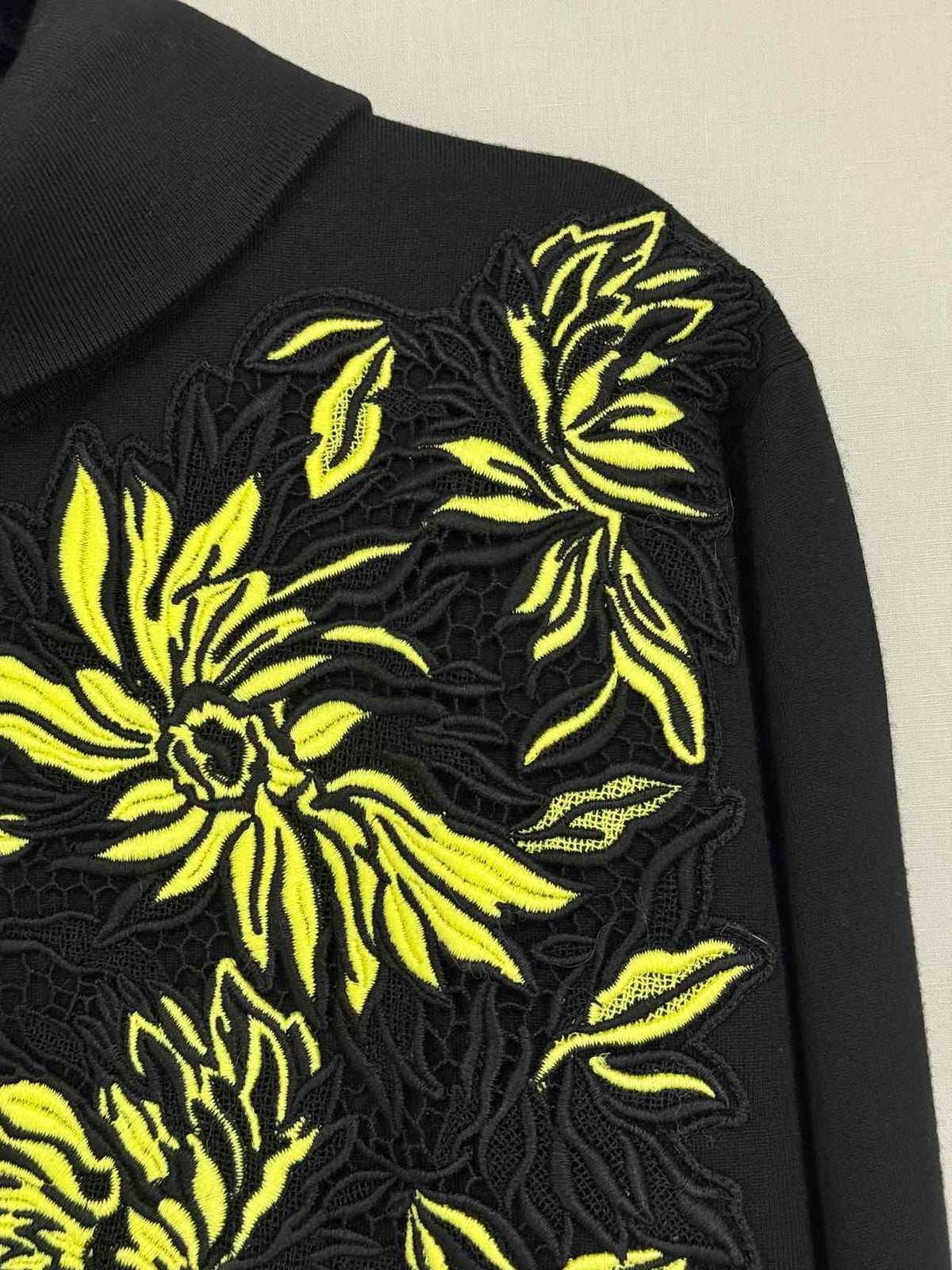 LOUIS VUITTON Black w/ Yellow Size XSmall Sweater