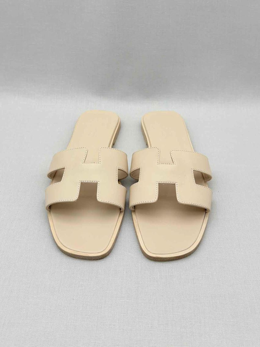 HERMES ORAN Beige Mastic Size EU 39 Sandals