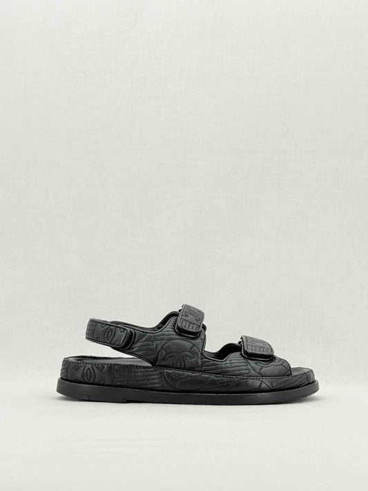 CHANEL Dad Black Quilted Size EU 38.5 Sandals
