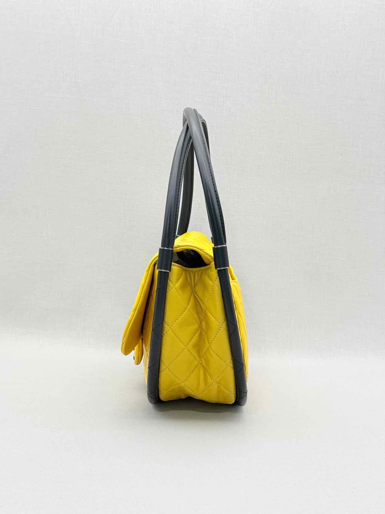 CHANEL Hula Hoop Yellow & Black Quilted Shoulder Bag