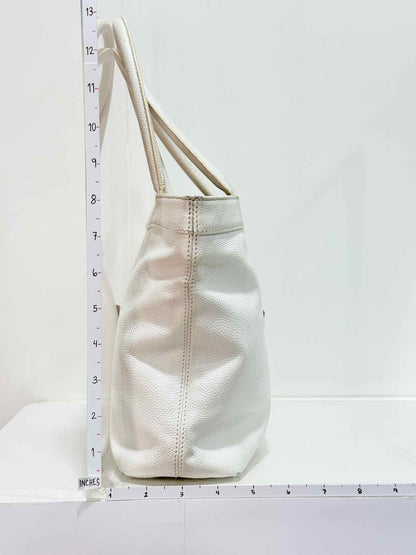 CHANEL White Shoulder Bag