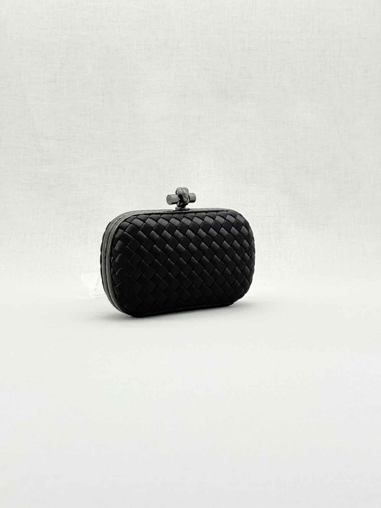 BOTTEGA VENETA Knot Black Intrecciato Clutch