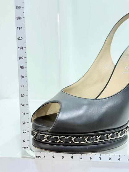 CHANEL Black Size EU 38 Slingbacks