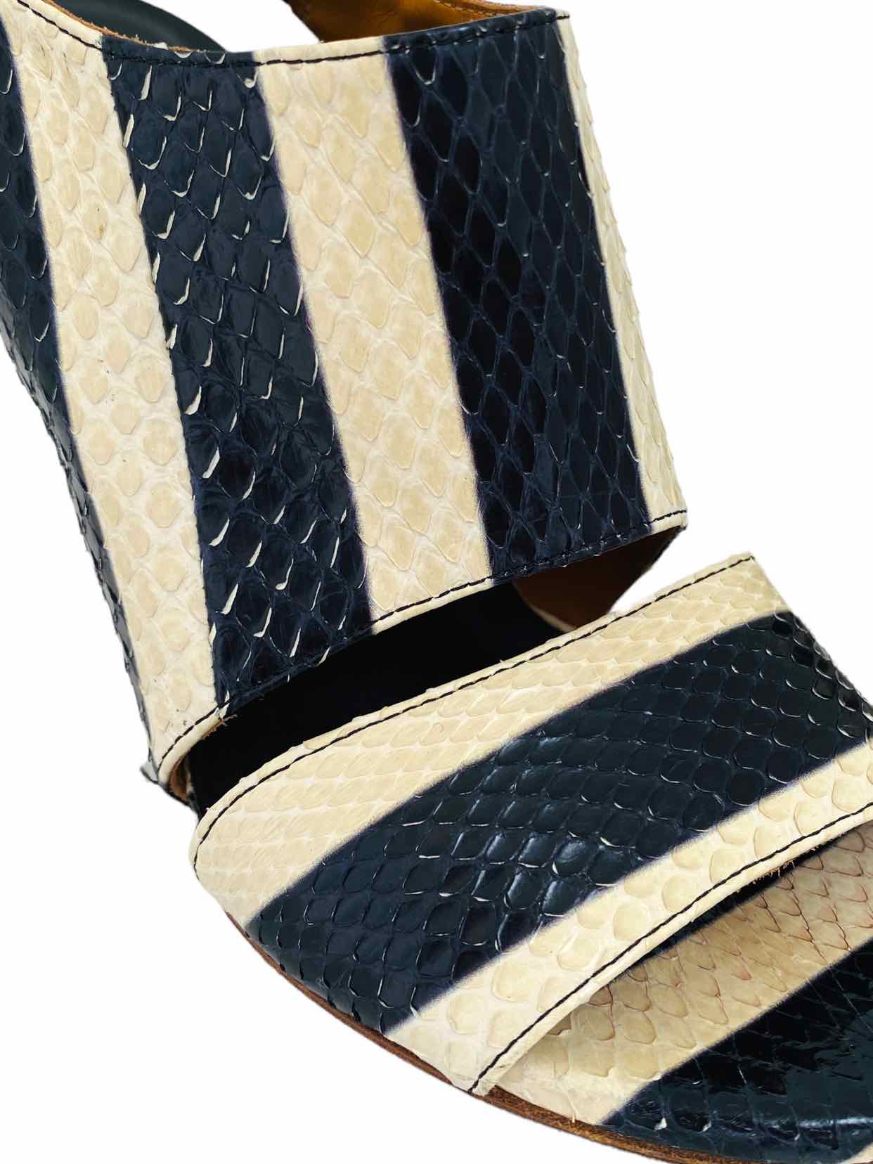 CHLOE Cream & Black Striped Size EU 34 Wedges