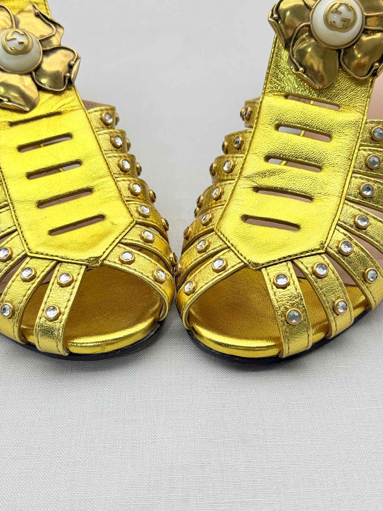 GUCCI Kendell Gold Size EU 38 Heeled Sandals