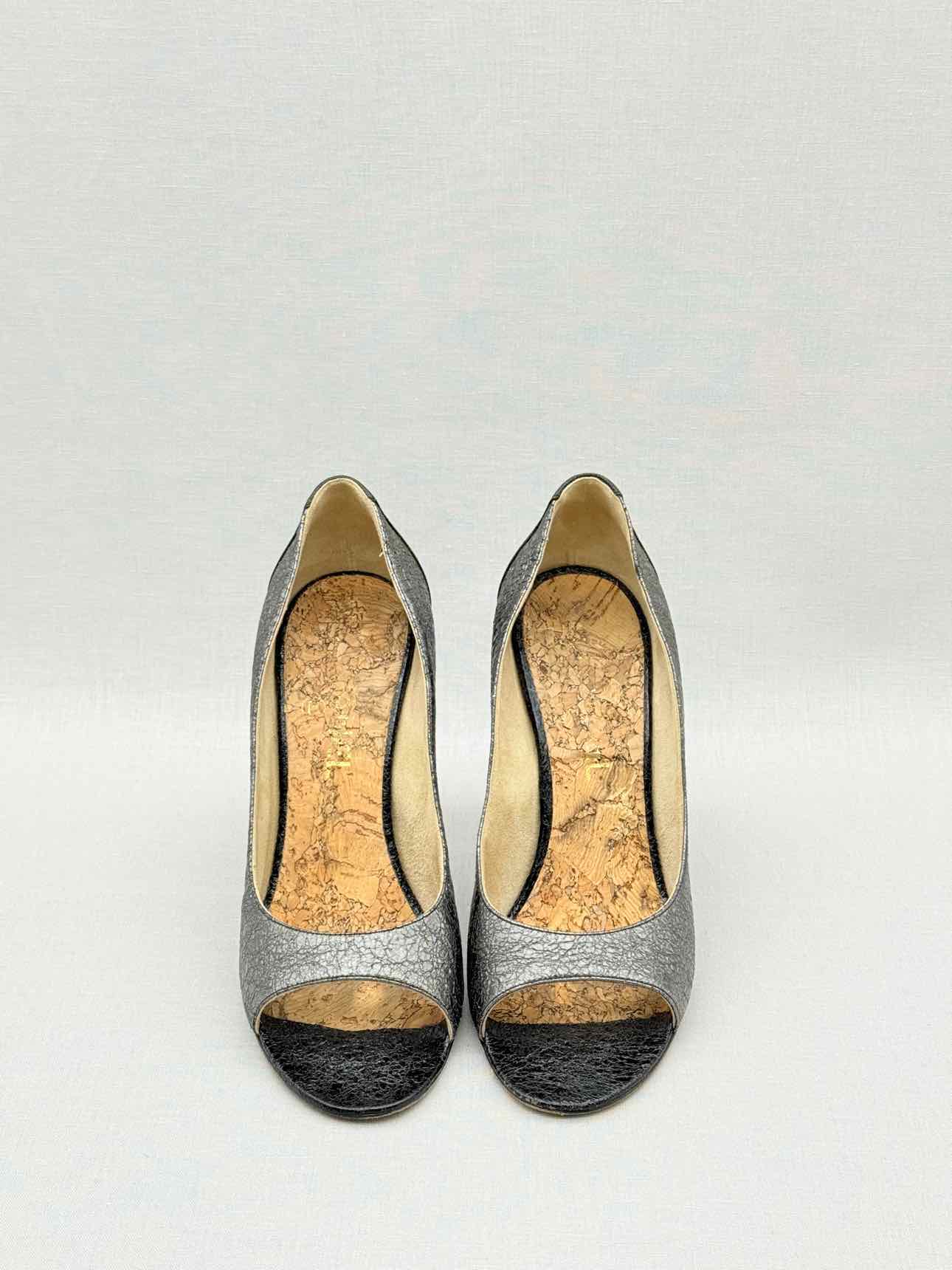 CHANEL Grey & Black Size EU 38.5 Pumps