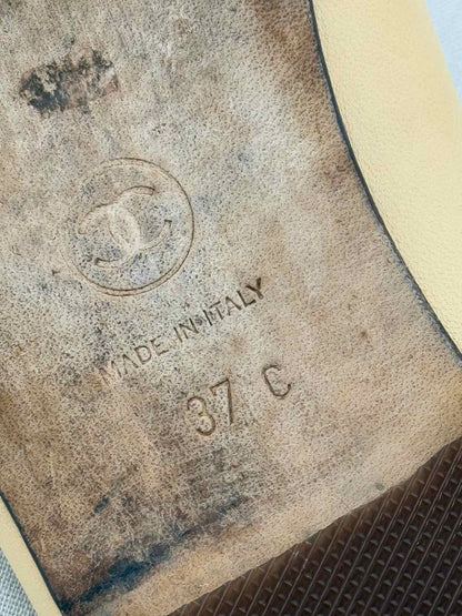 CHANEL Beige & Black Size EU 37 Ballet Flats