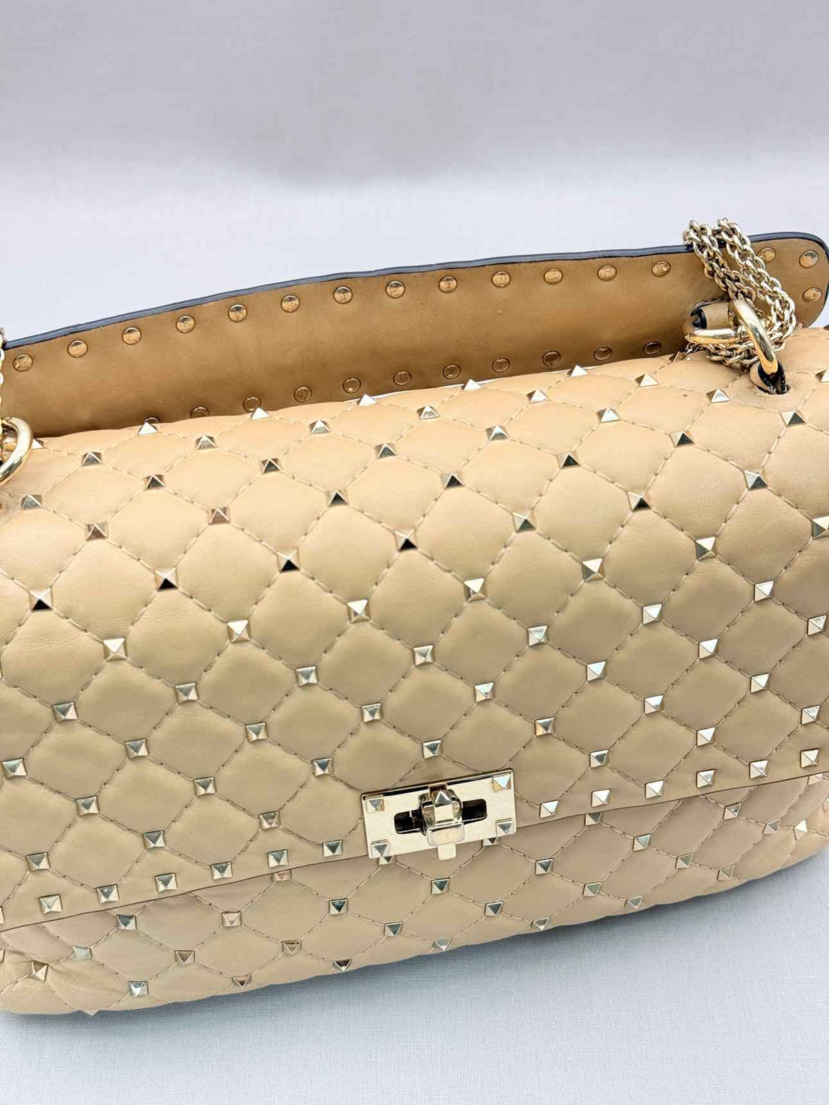 VALENTINO GARAVANI Rockstud Beige Quilted Shoulder Bag