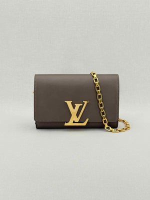 LOUIS VUITTON Chain Louise Taupe Clutch