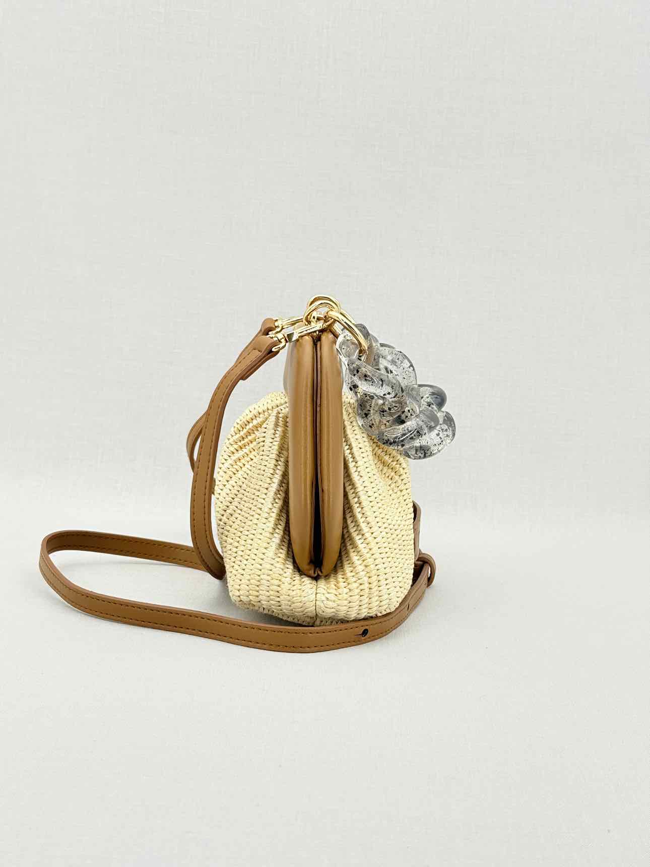 THEMOIRE Beige Clutch