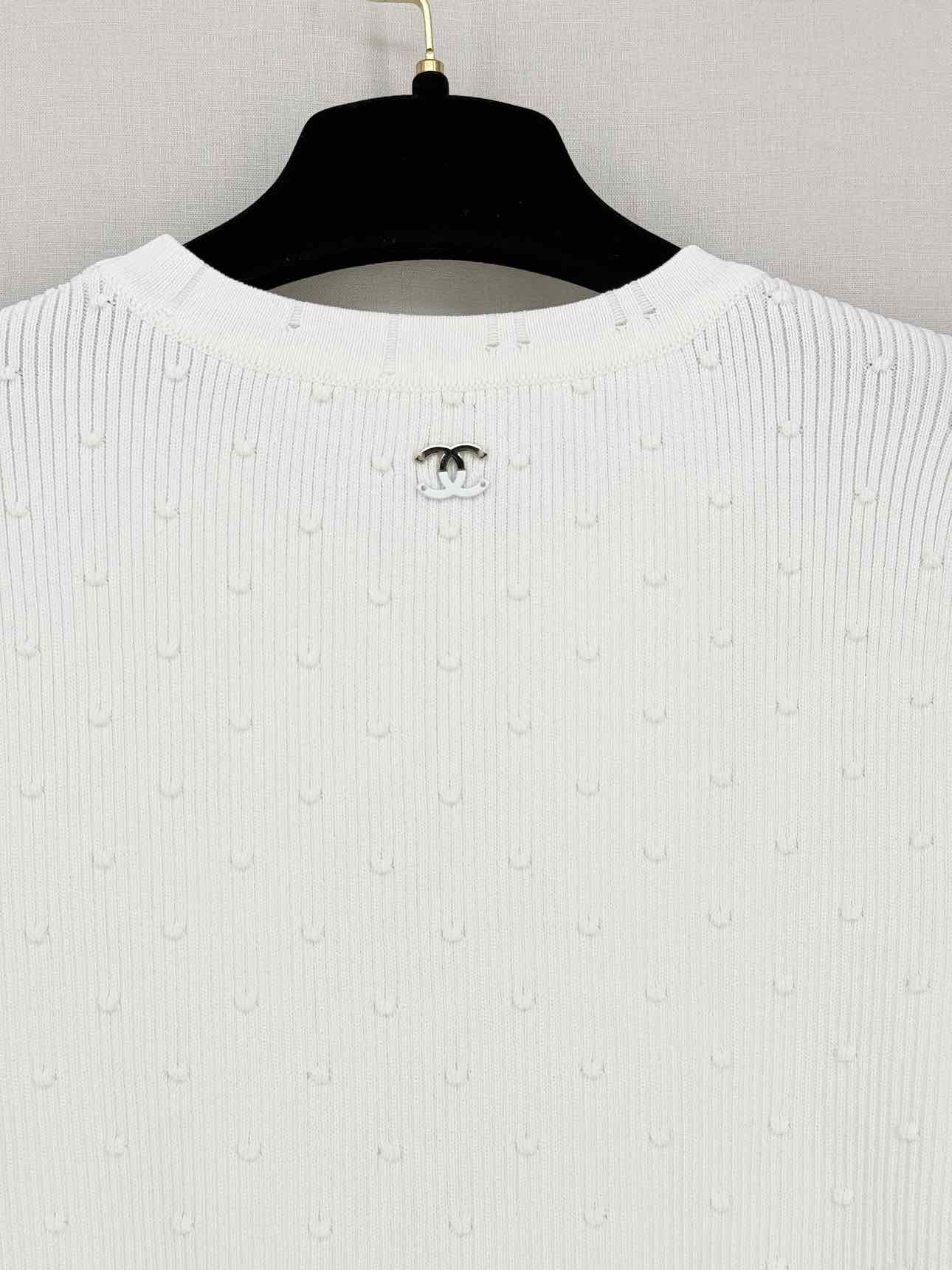 CHANEL White CC Logo Size US 8 Top