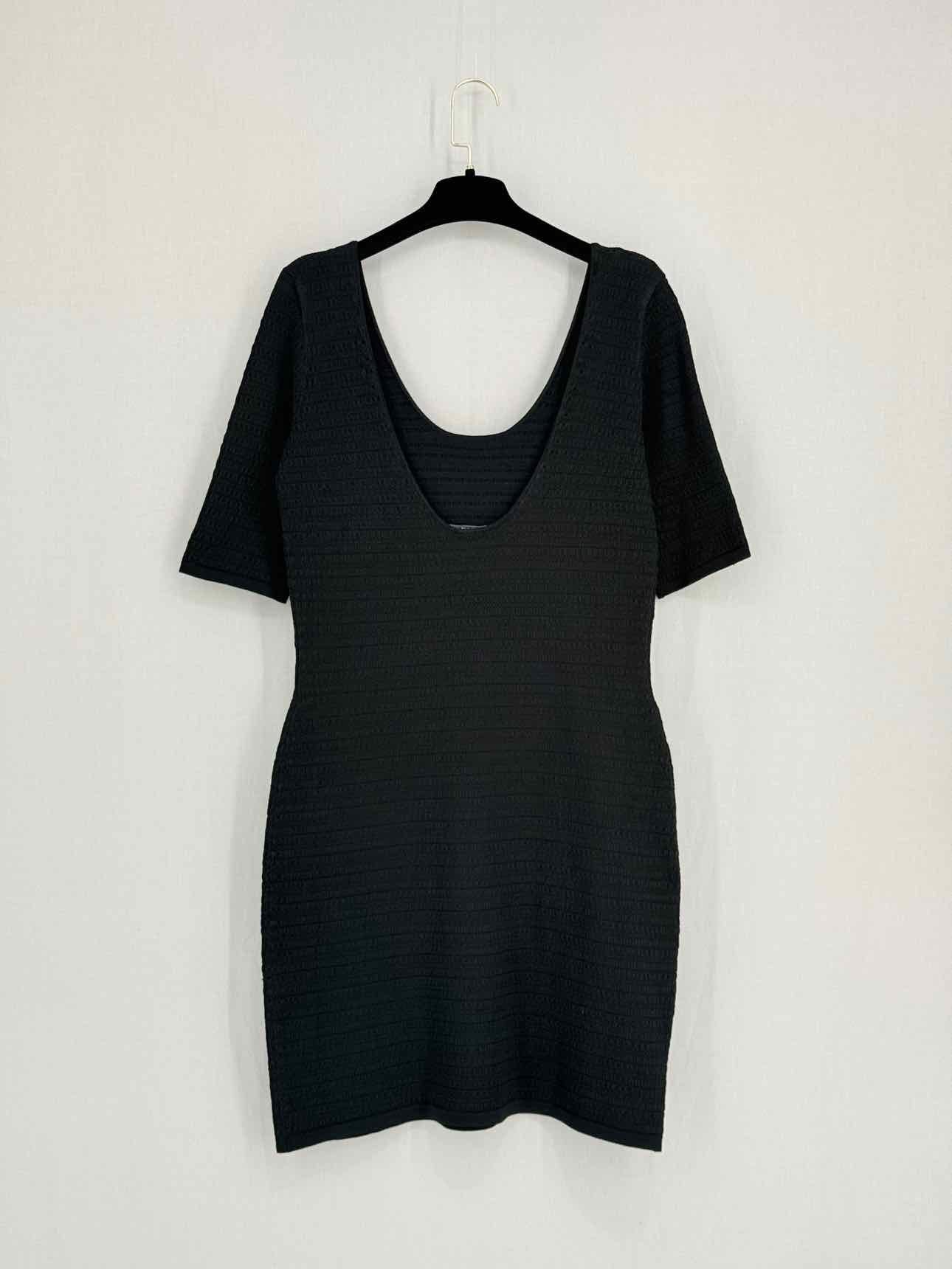 ELIZABETH & JAMES Black Size Large Short Dress