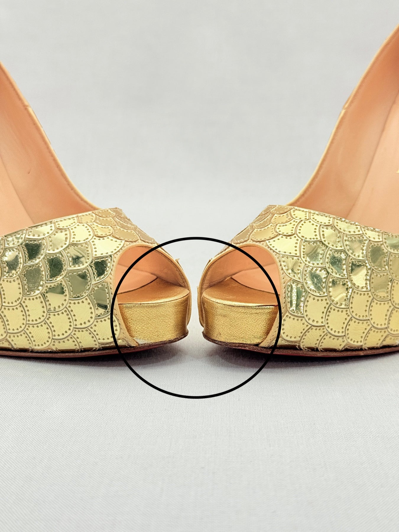 CHRISTIAN LOUBOUTIN Very Prive Gold Size EU 38.5 Pumps