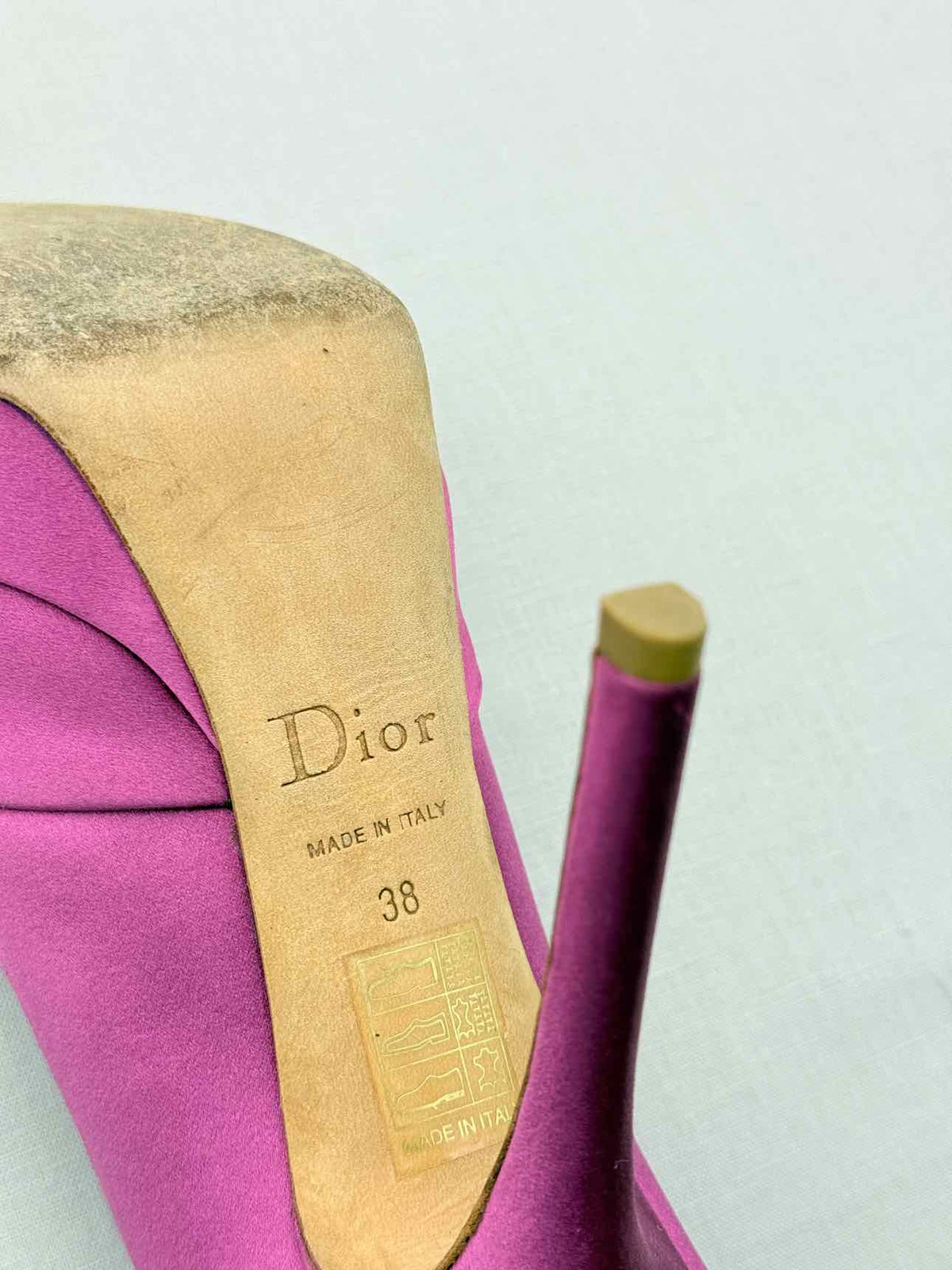DIOR Fuchsia Crystal Embellished Size EU 38 Pumps