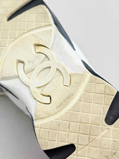 CHANEL White & Black Size EU 40 Sneakers