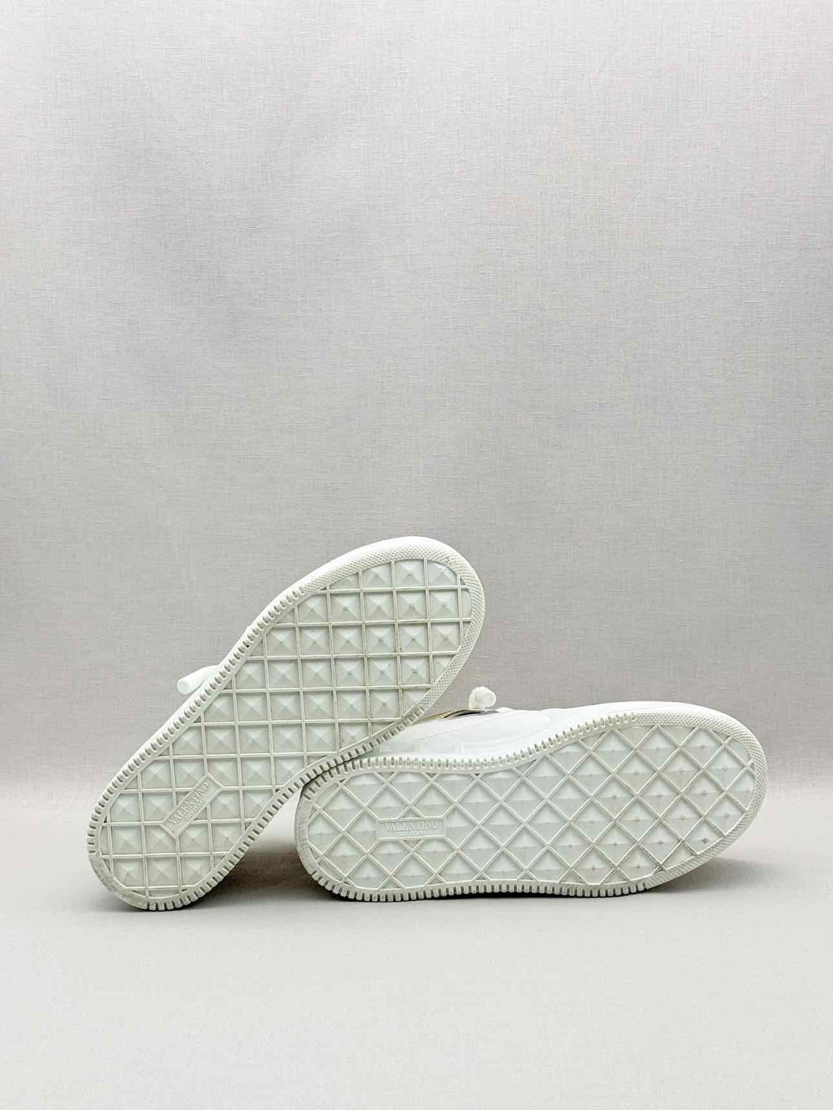VALENTINO GARAVANI White Size EU 38 Sneakers