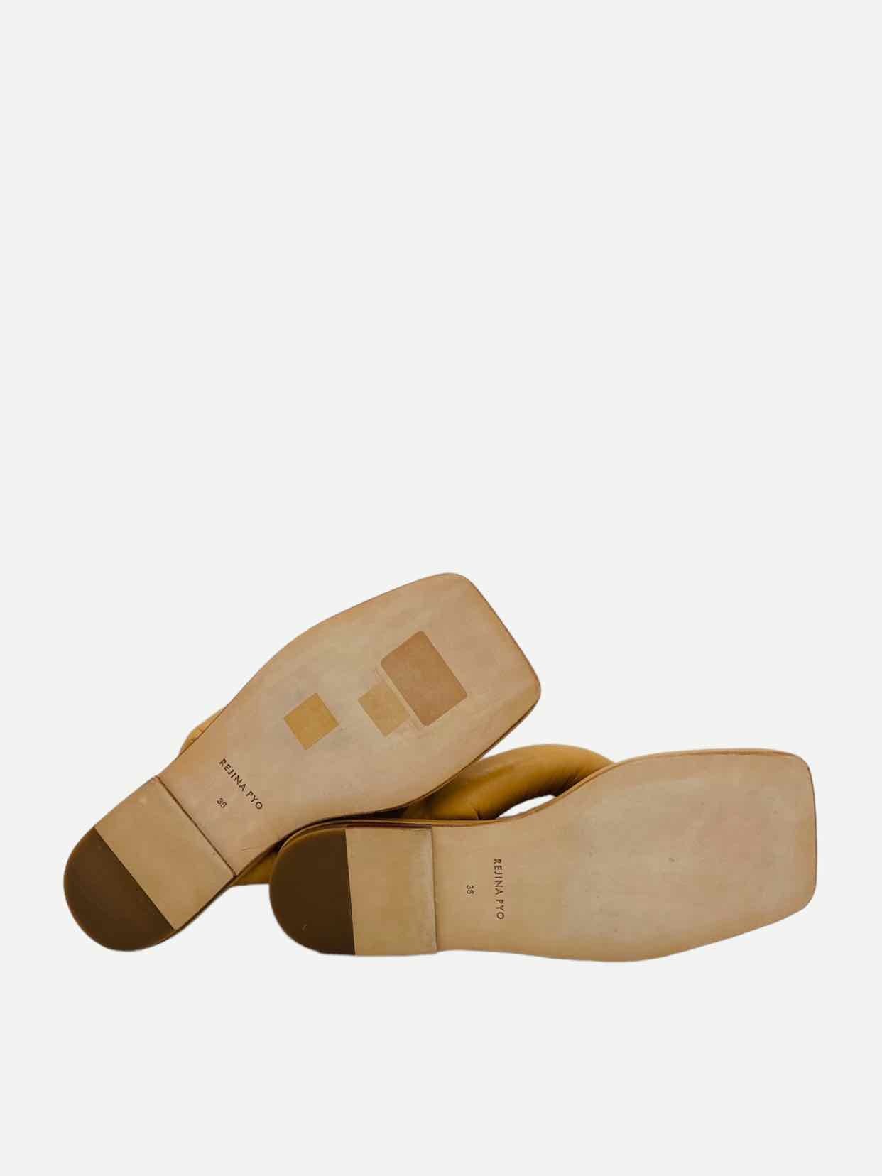 REJINA PYO Thong Beige Slides