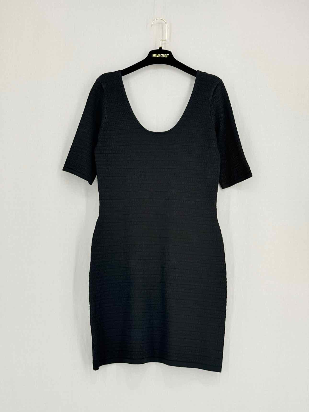 ELIZABETH & JAMES Black Size Large Short Dress