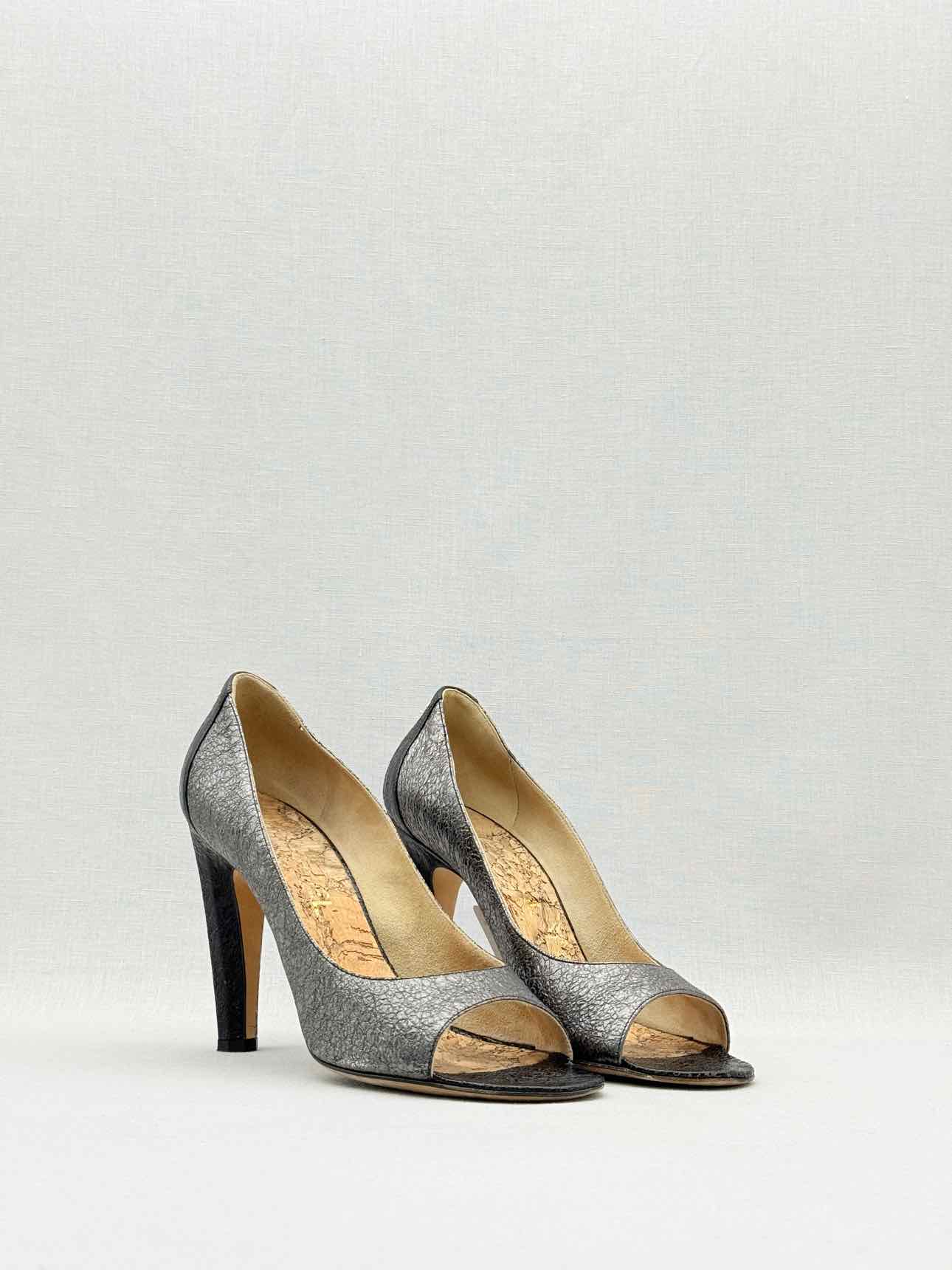 CHANEL Grey & Black Size EU 38.5 Pumps