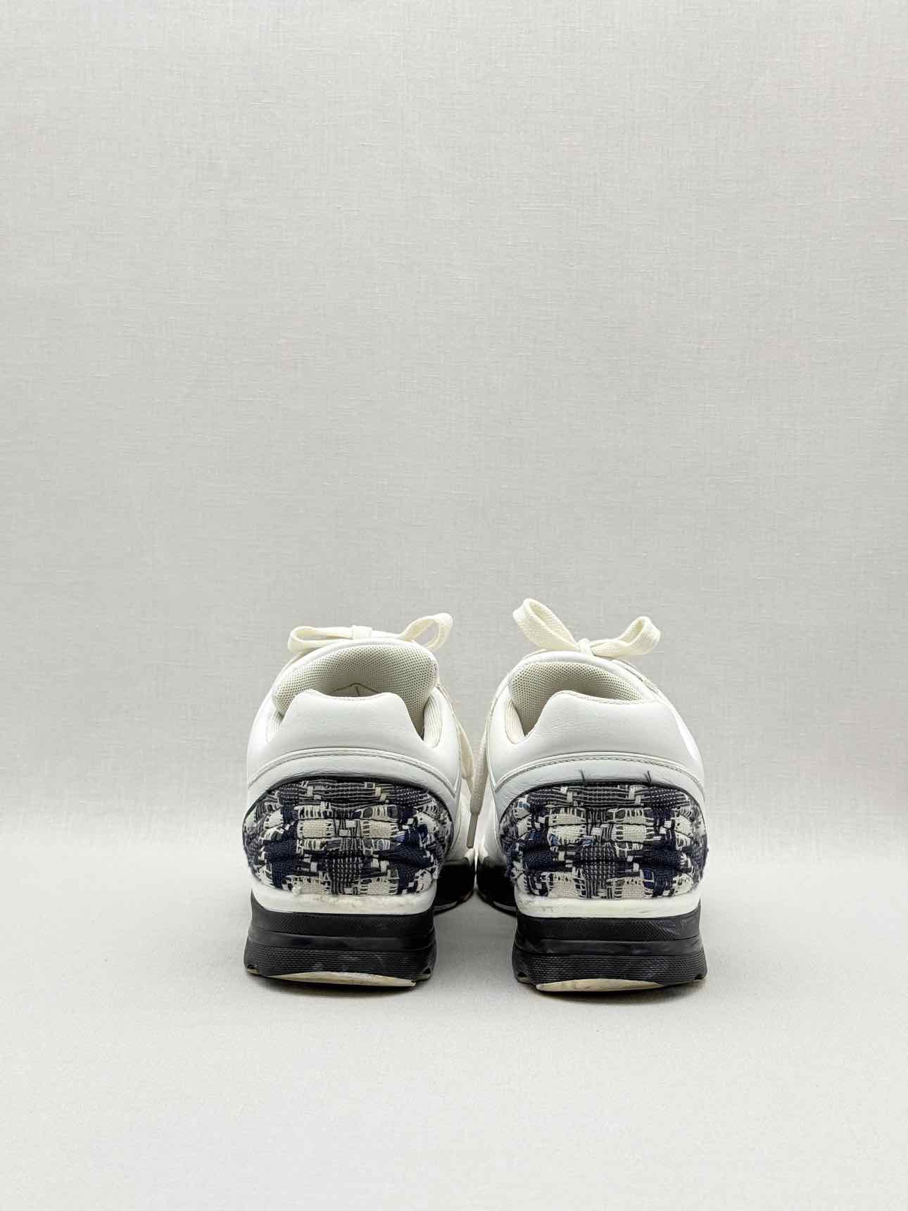CHANEL White & Black Size EU 40 Sneakers