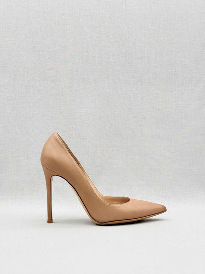 GIANVITO ROSSI Pointed Toe Beige Size EU 35.5 Pumps