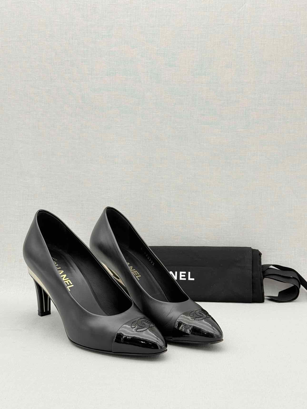 CHANEL Black Size EU 38 Pumps