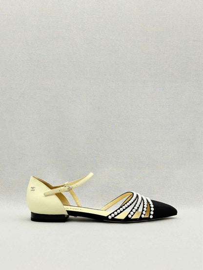 CHANEL Cream & Black Size EU 40.5 Flats