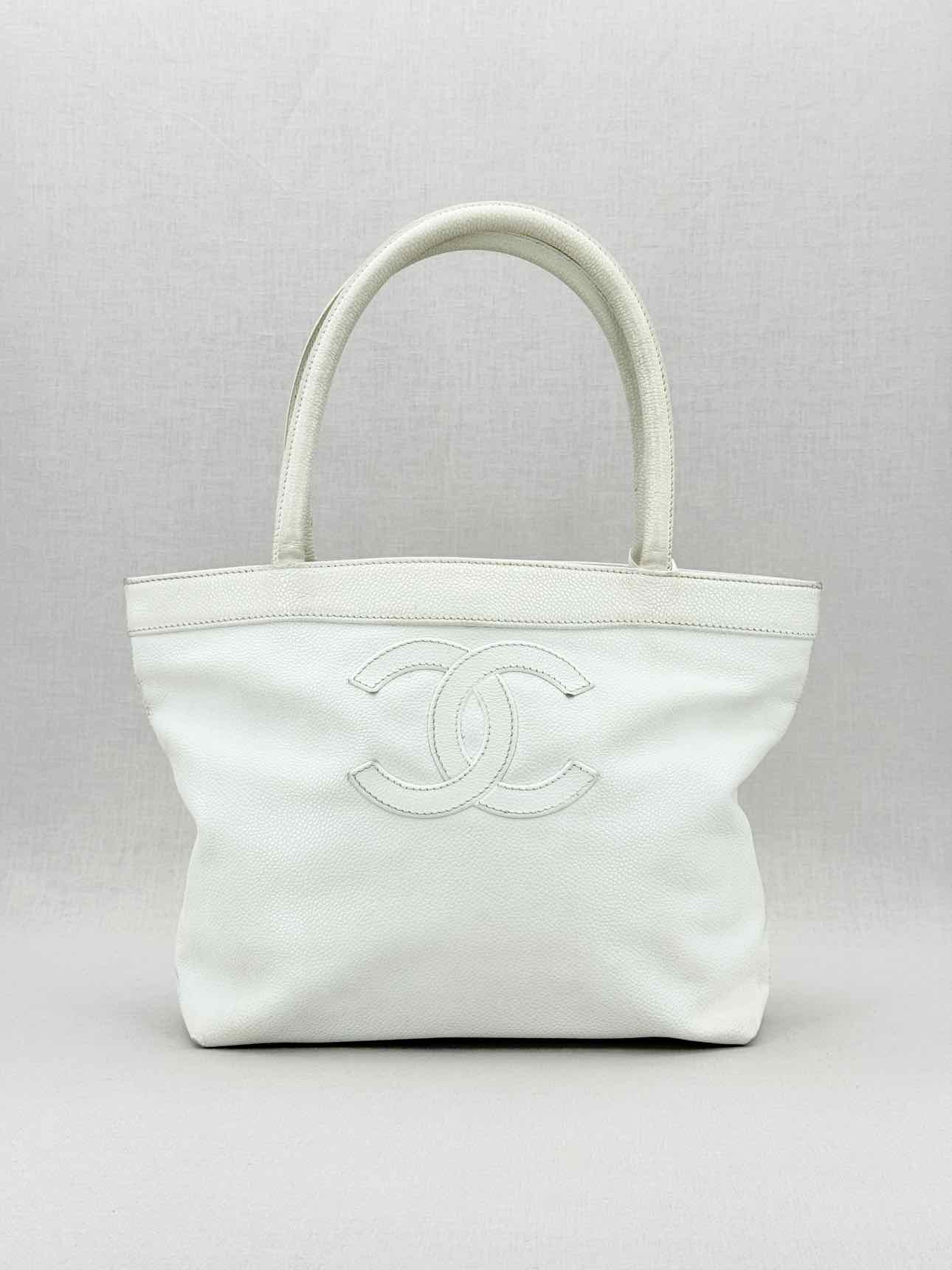 CHANEL White Shoulder Bag