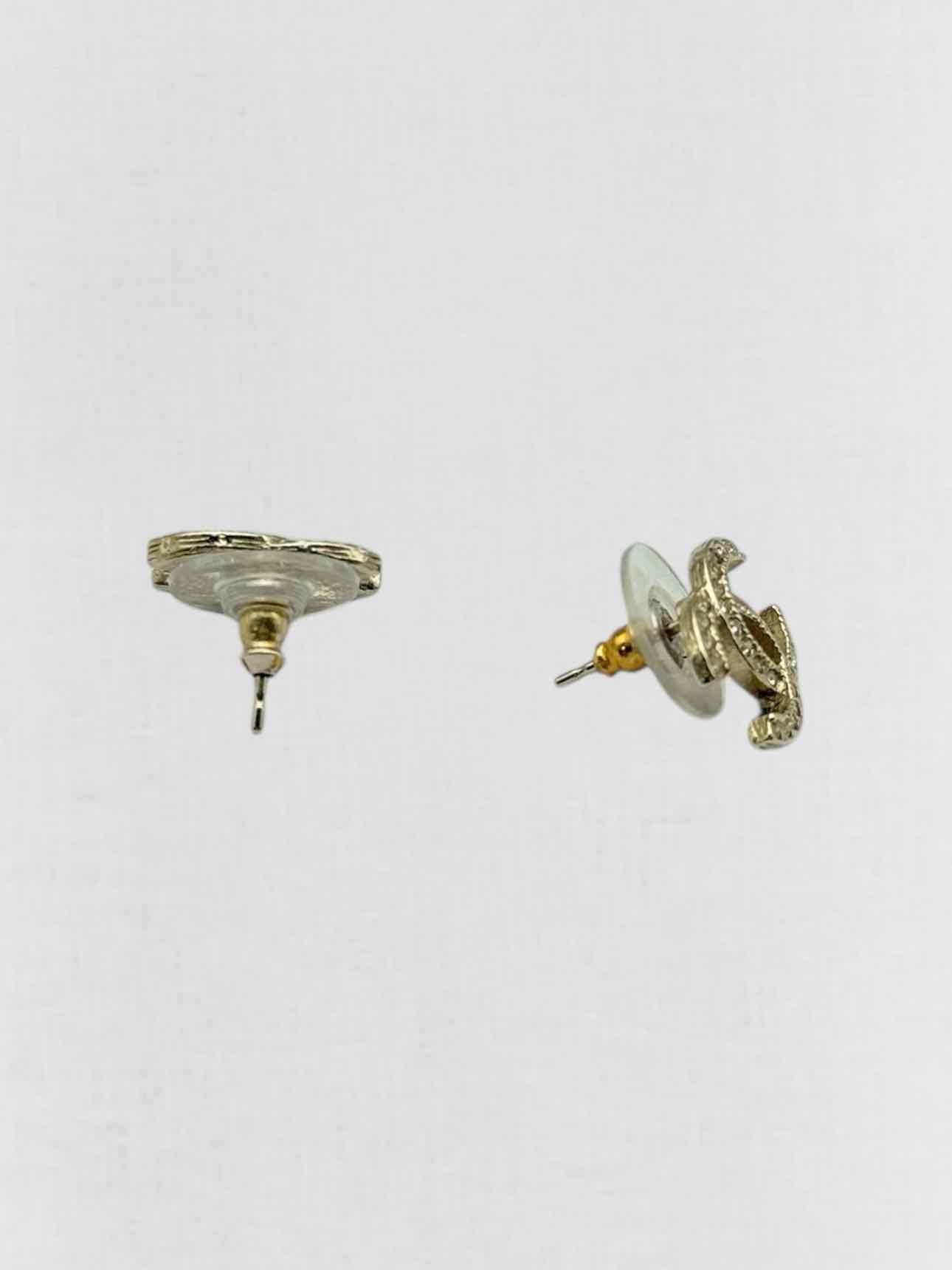 CHANEL Fashion Earrings