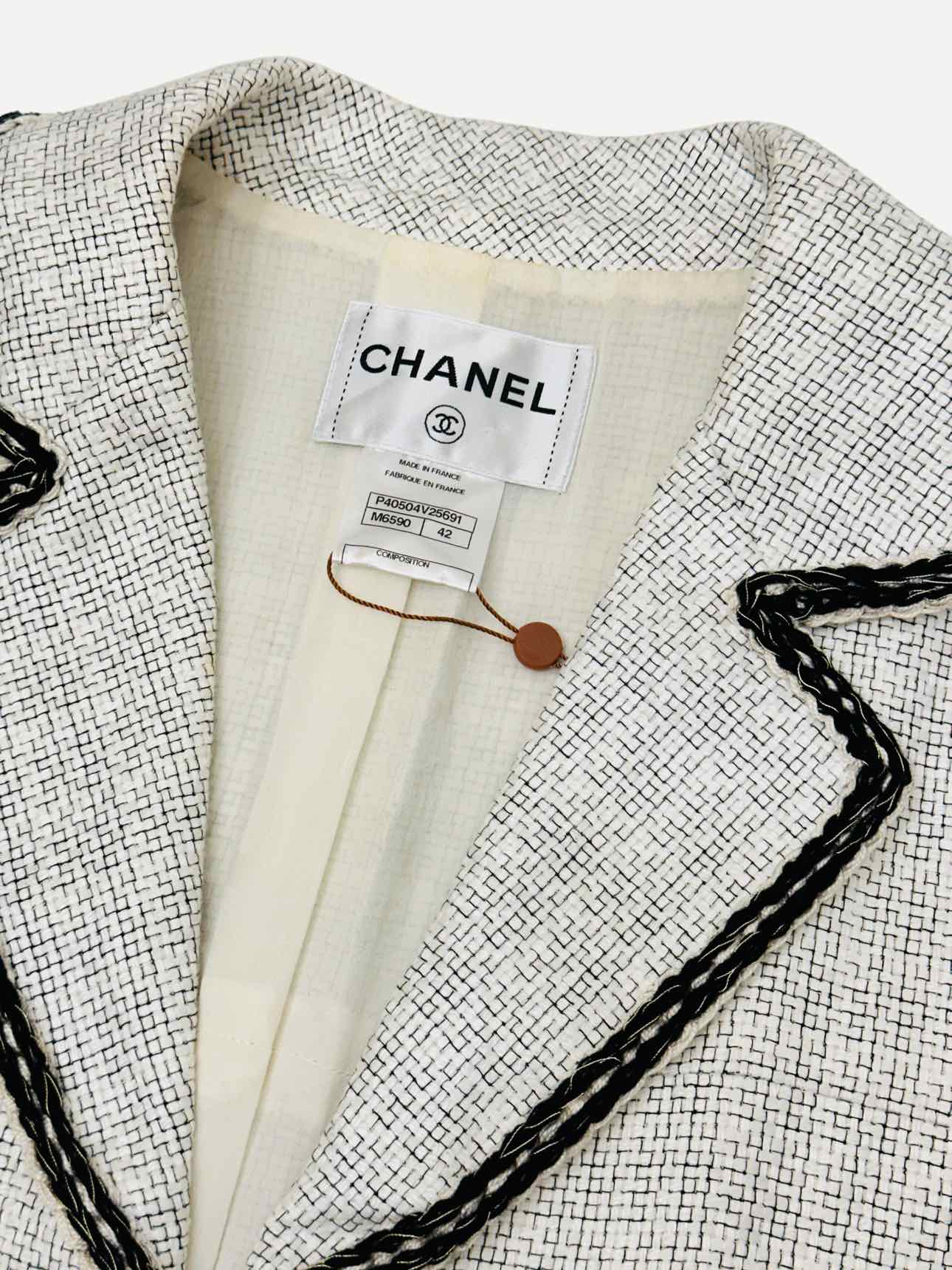 CHANEL Tweed White & Black Size US 10 Gilet