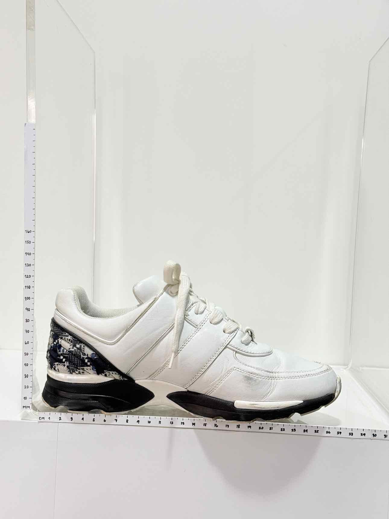 CHANEL White & Black Size EU 40 Sneakers