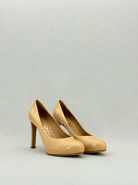 SALVATORE FERRAGAMO Leo Beige Size EU 38.5 Pumps