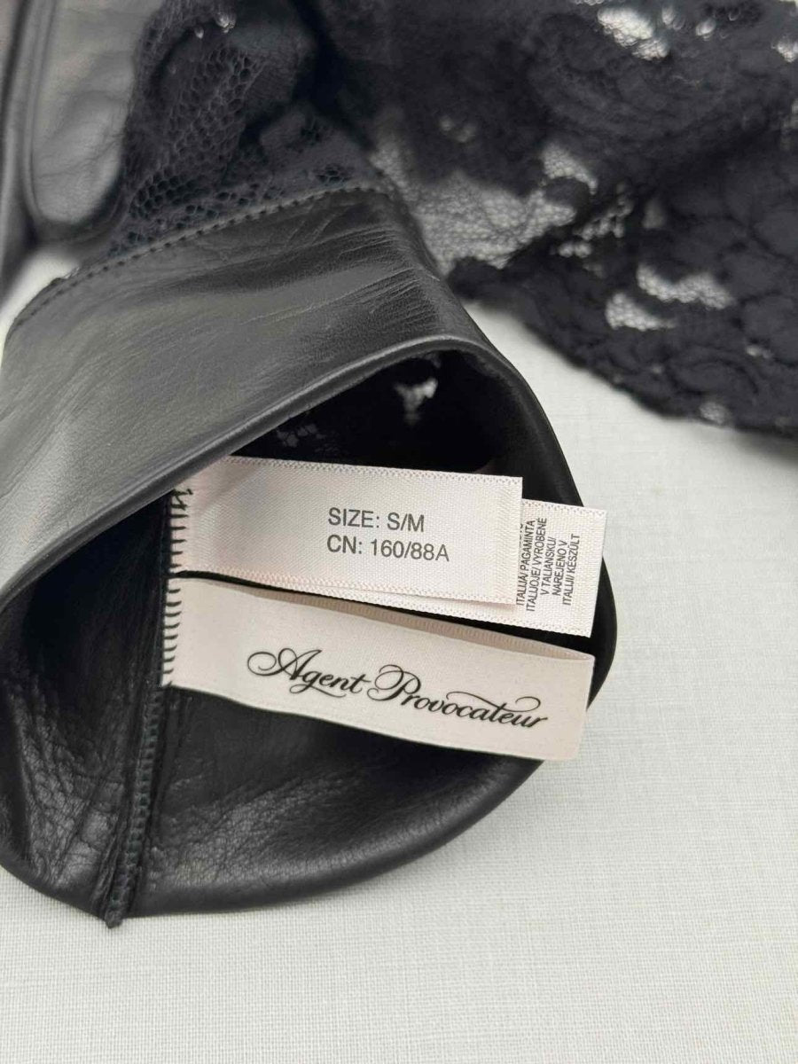 Pre-loved AGENT PROVOCATEUR Lovella Black Floral Lace Gloves at Reems Closet