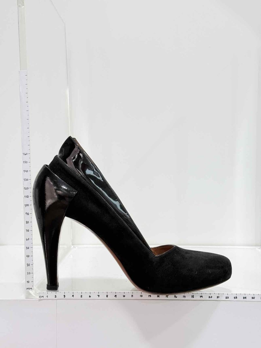 Pre-loved ALAIA Azzedine Black Size EU 38 Pumps at Reems Closet