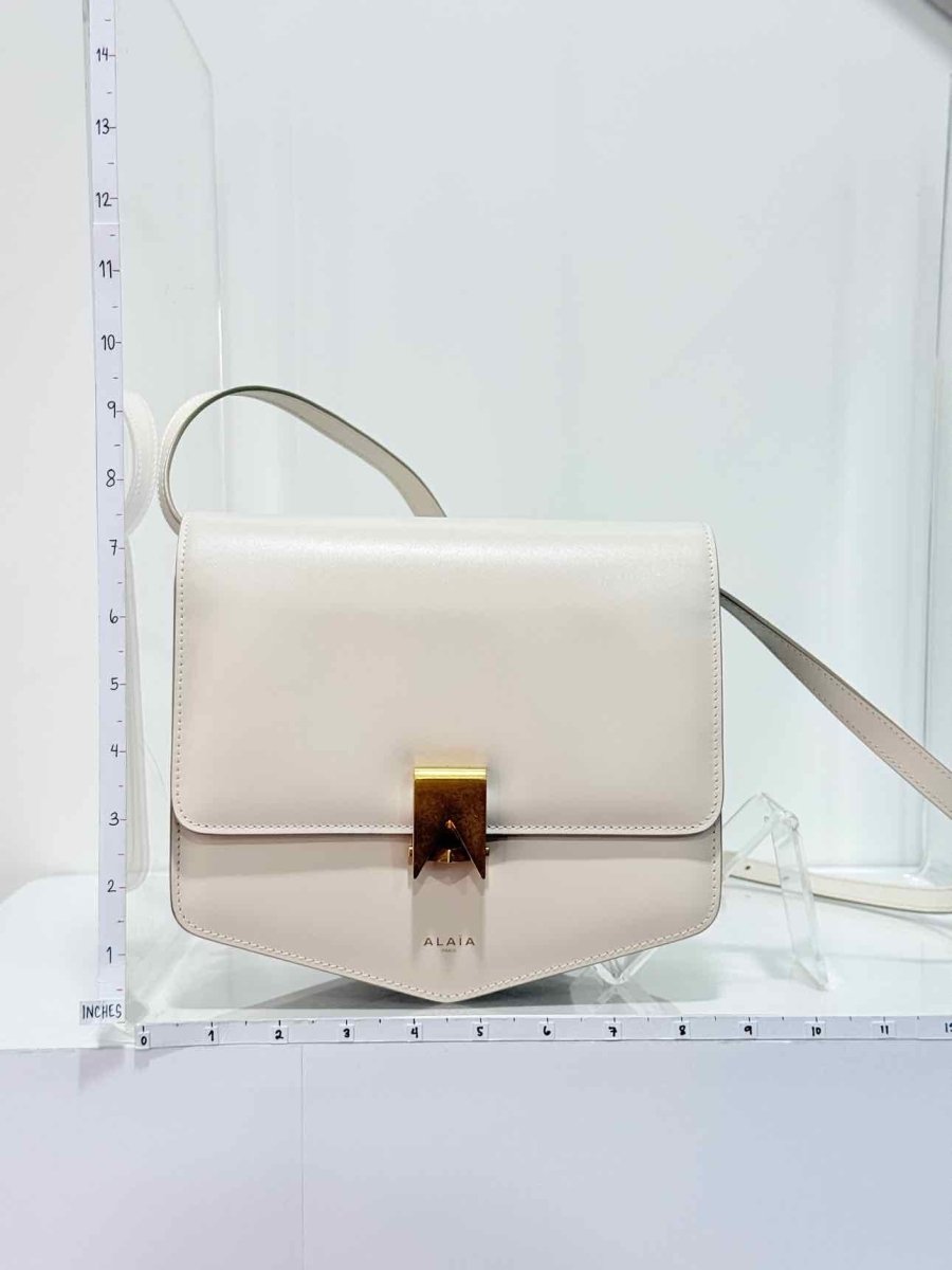 Pre-loved ALAIA Le Papa Off-white Shoulder Bag at Reems Closet