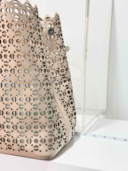 Pre-loved ALAIA Mina 25 Beige Tote Bag at Reems Closet