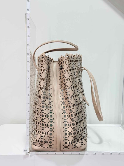 Pre-loved ALAIA Mina 25 Beige Tote Bag at Reems Closet