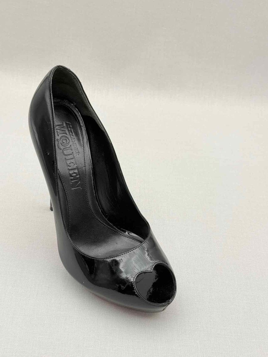 Pre - loved ALEXANDER MCQUEEN Heart Black Size EU 37 Pumps at Reems Closet