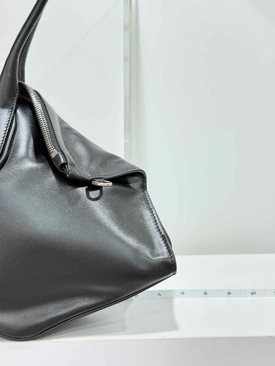 Pre-loved ALEXANDER MCQUEEN Manta Black Shoulder Bag at Reems Closet